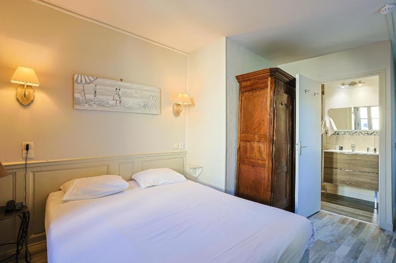 Superior Double Room image 3