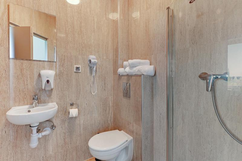 Small Twin Room image 3