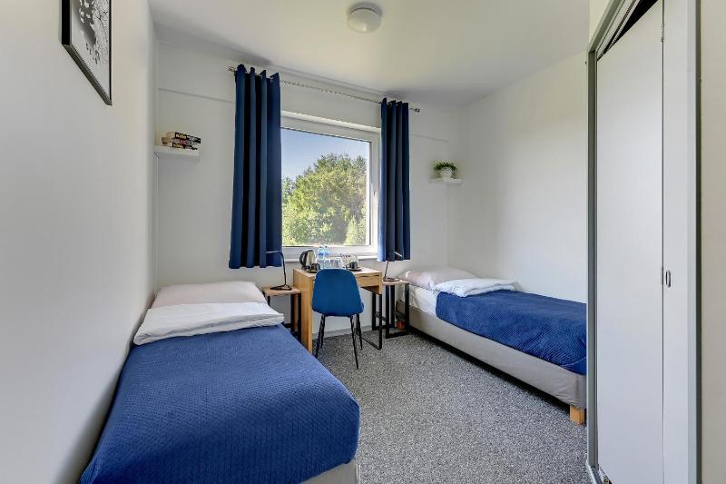 Small Twin Room image 4
