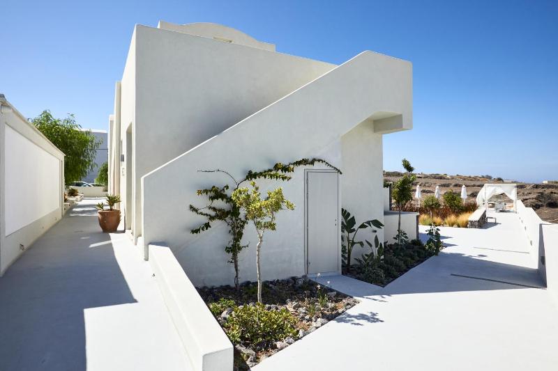 Adorno Oia - image 19