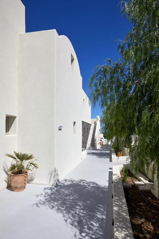 Adorno Oia - image 26