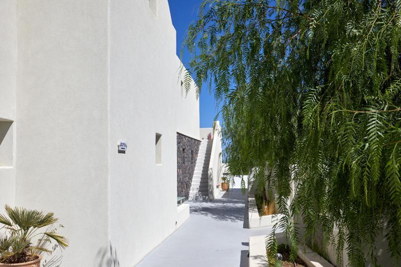 Adorno Oia - image 34