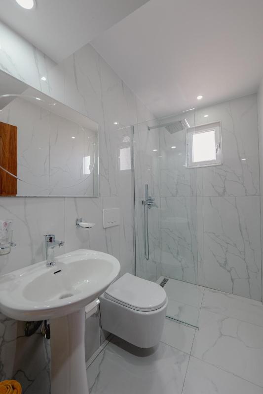 Triple Room with Balcony image 2