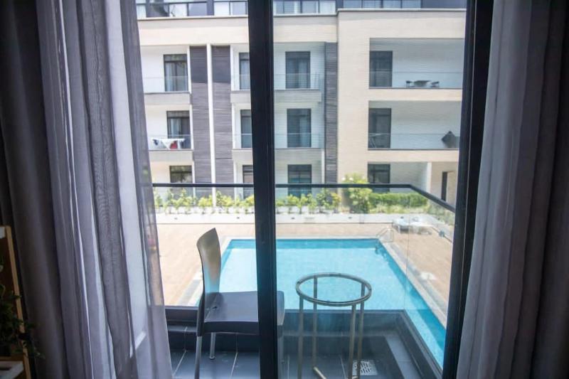 Classic Suite at Embassy Gardens W/pool view - image 12