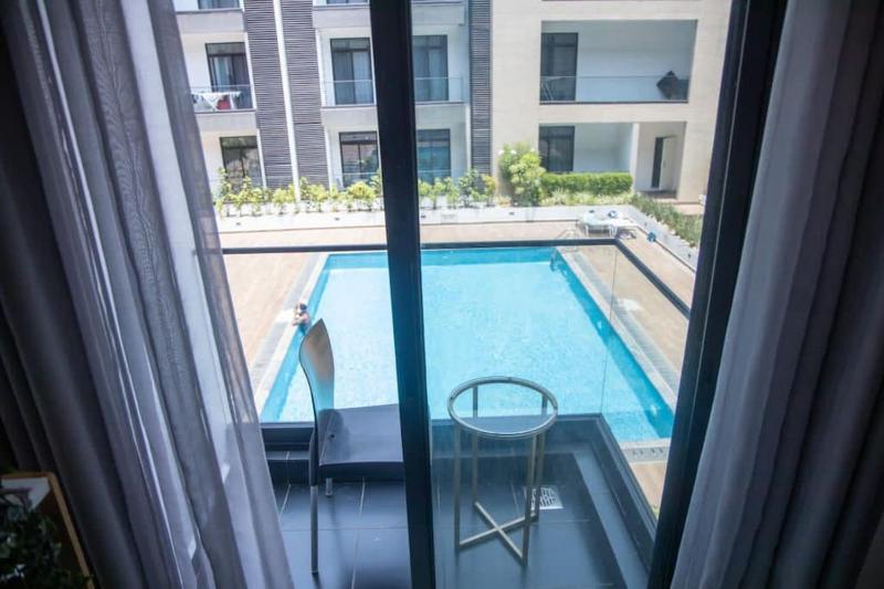 Classic Suite at Embassy Gardens W/pool view - image 8