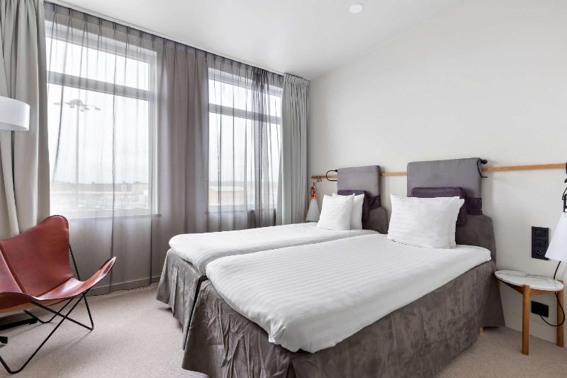 Standard Twin Room image 1