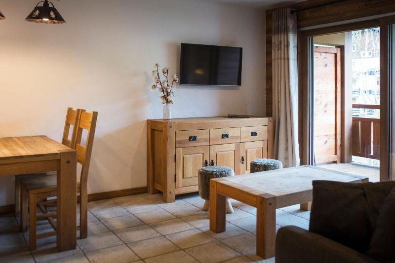One-Bedroom Apartment image 4