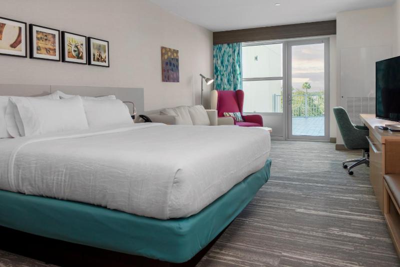 King Room with Balcony image 4