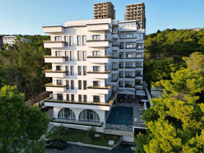 GREAT WHITE HOTEL Images