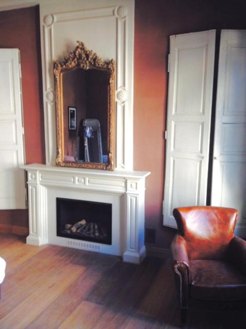 Deluxe King Room with City View image 3