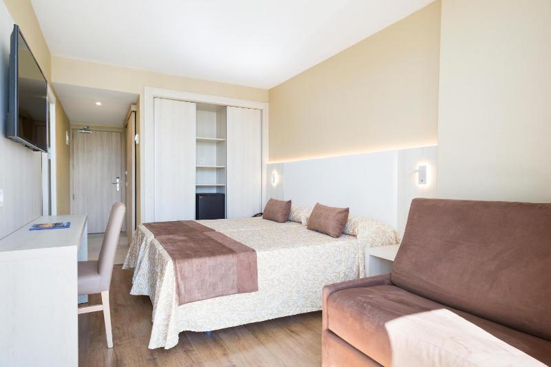 Standard Double Room (2 Adults) image 1