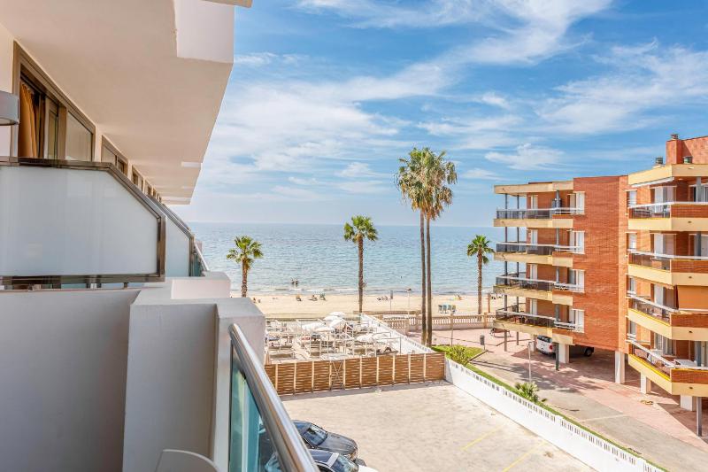Double or Twin Room with Side Sea View image 4