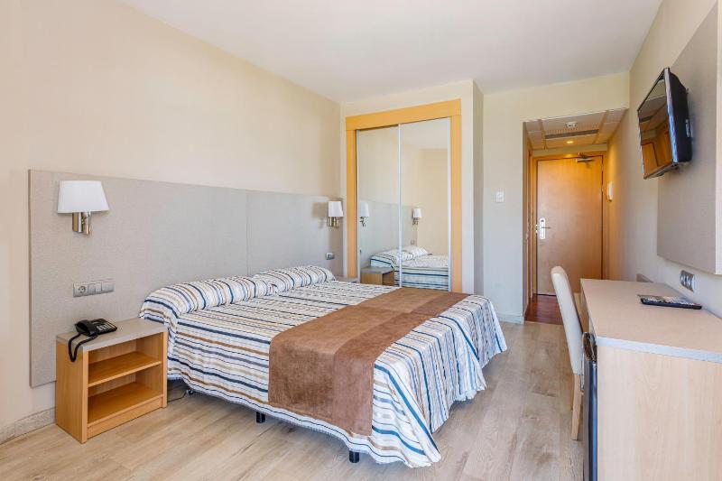 Double Room (3 Adults) image 4