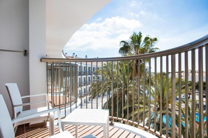Double Room with Pool View (2 Adults) image 4