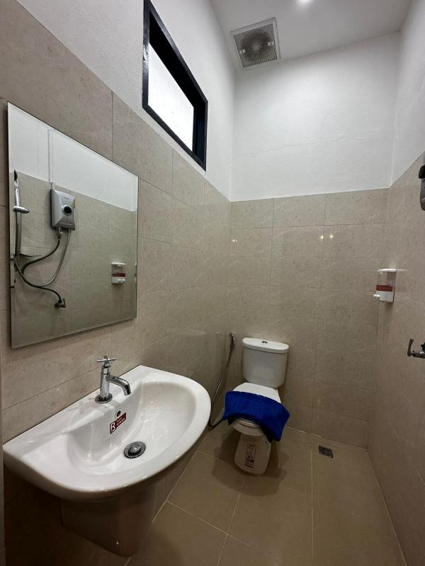 Midnight Blue Guesthouse - image 11