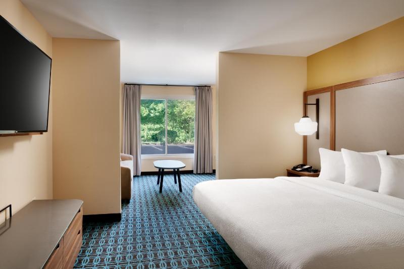 King Suite with Sofa Bed - Non-Smoking image 1