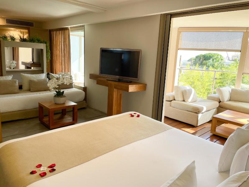Royal Suite with Sea View and Terrace image 1
