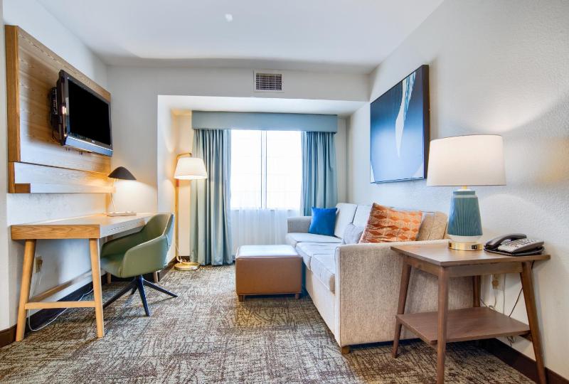 One-Bedroom Queen Suite -Non-Smoking image 1