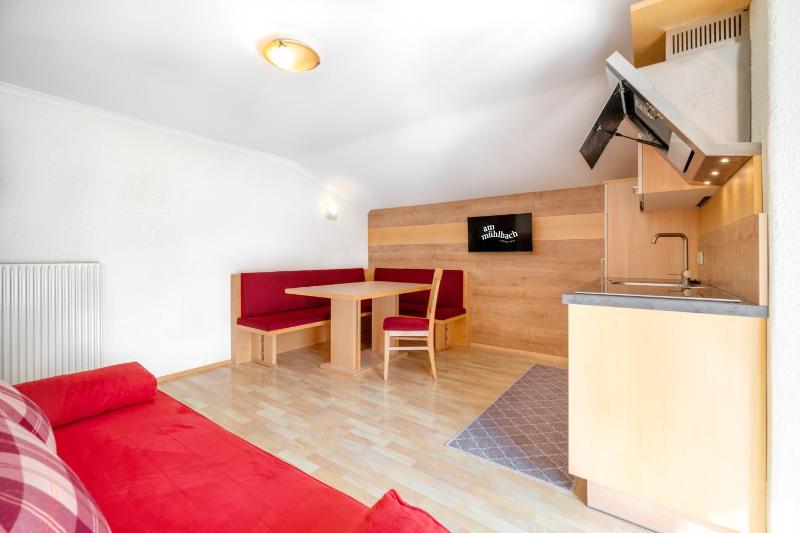 One-Bedroom Apartment with Shower image 1