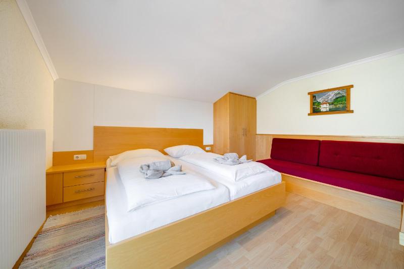 Double Room image 4