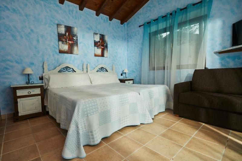 Bungalow with Garden View image 3