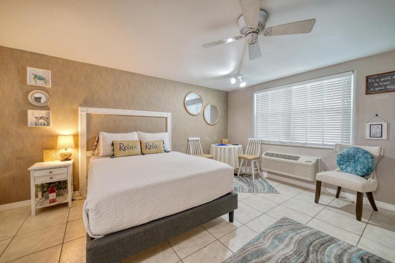 Camelot Beach Suites - image 25