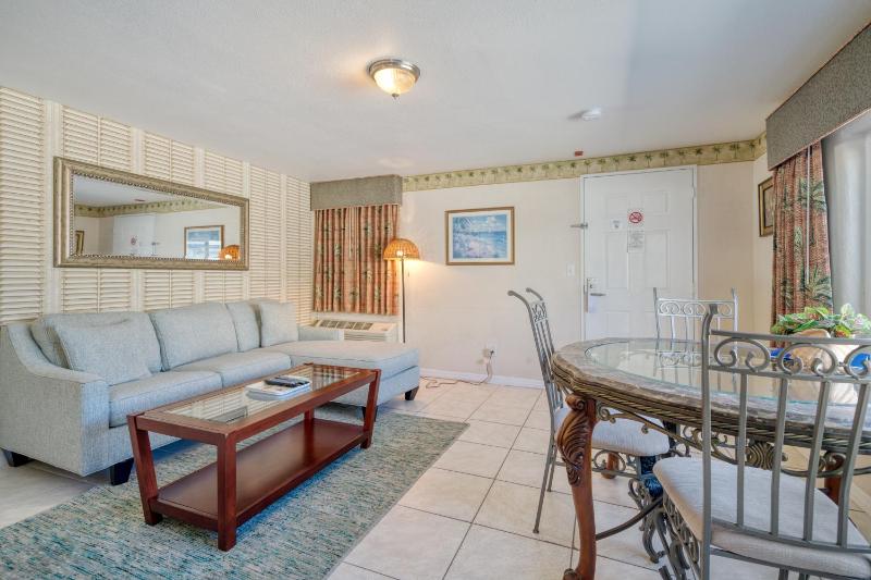 Camelot Beach Suites - image 31