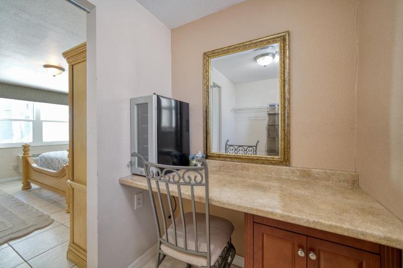 Camelot Beach Suites - image 22