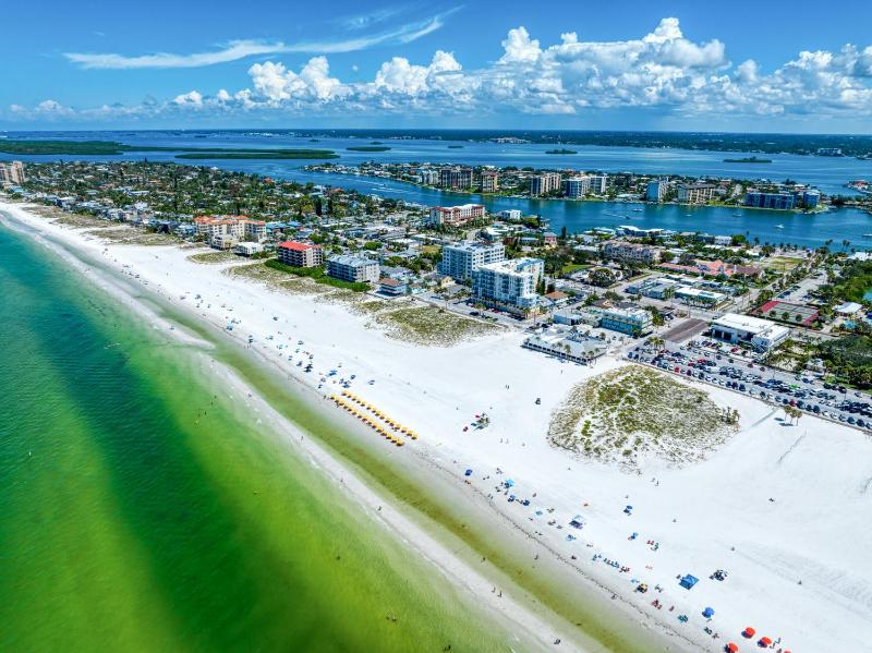 Camelot Beach Suites - image 34