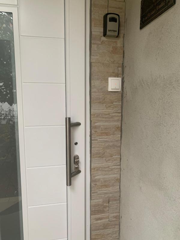 Clover Apartman - image 11
