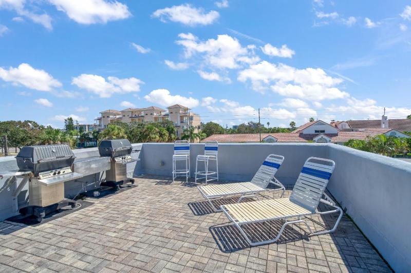 Camelot Beach Suites - image 20