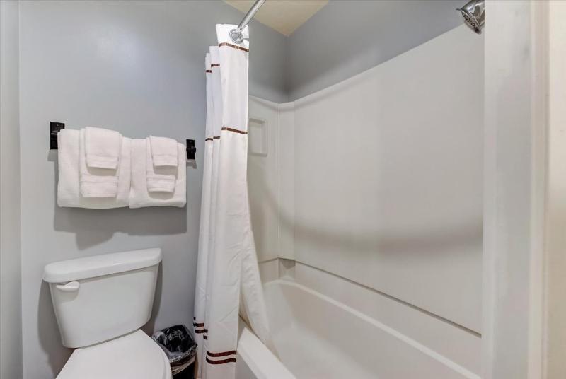 3 Bedroom Condominium  image 2