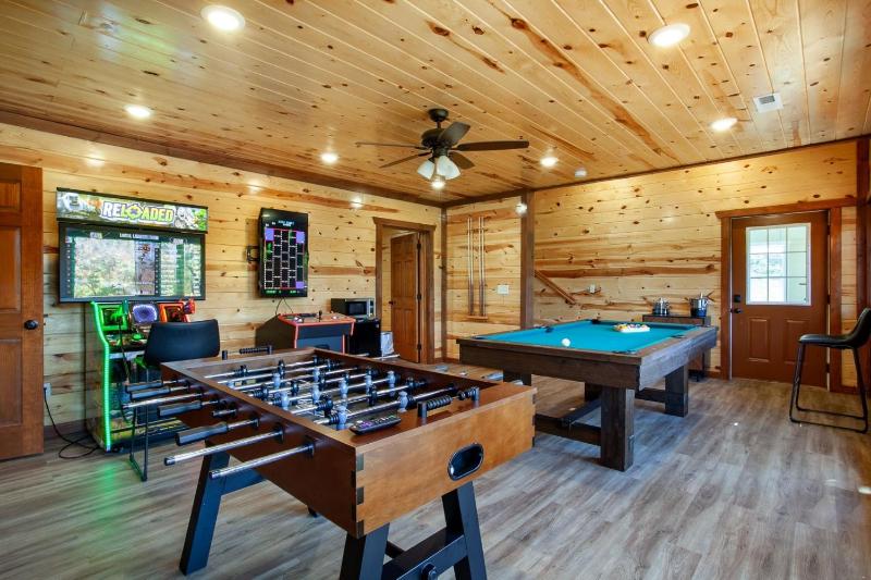 Splash of Gatlinburg cabin - image 28