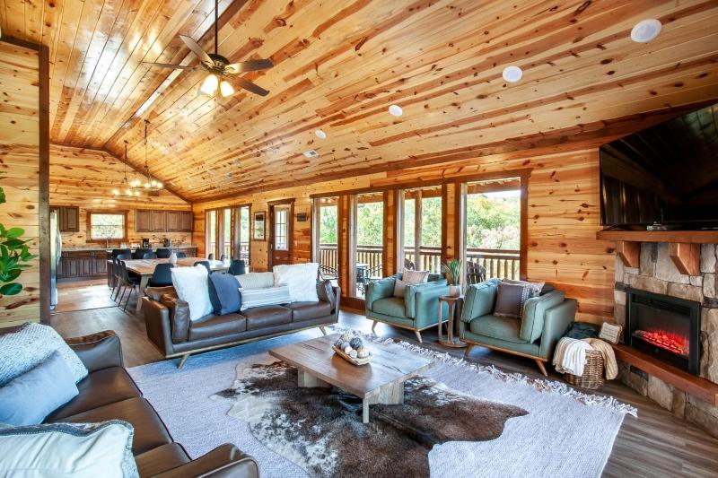 Splash of Gatlinburg cabin - image 47