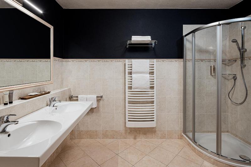 Superior Double Room image 4