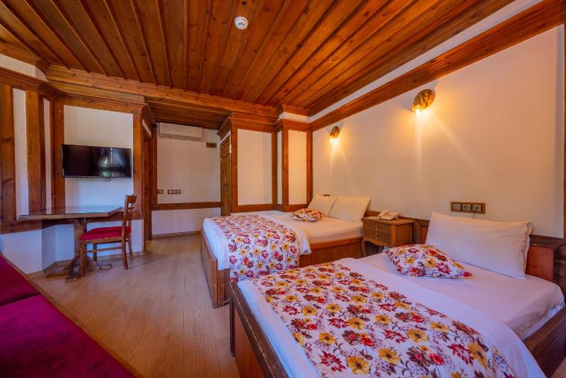 Double or Twin Room image 3
