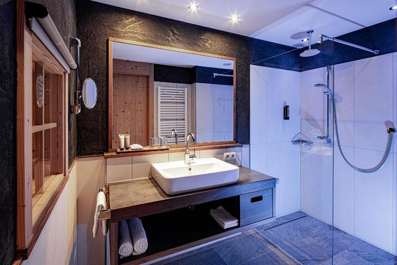 Standard Suite image 3