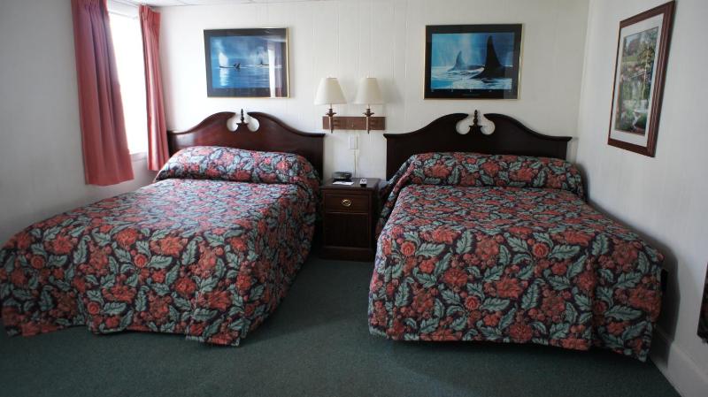 Standard Double Room with Two Double Beds image 2