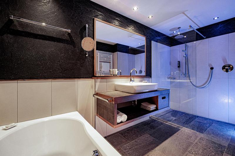 Deluxe Family Suite image 4