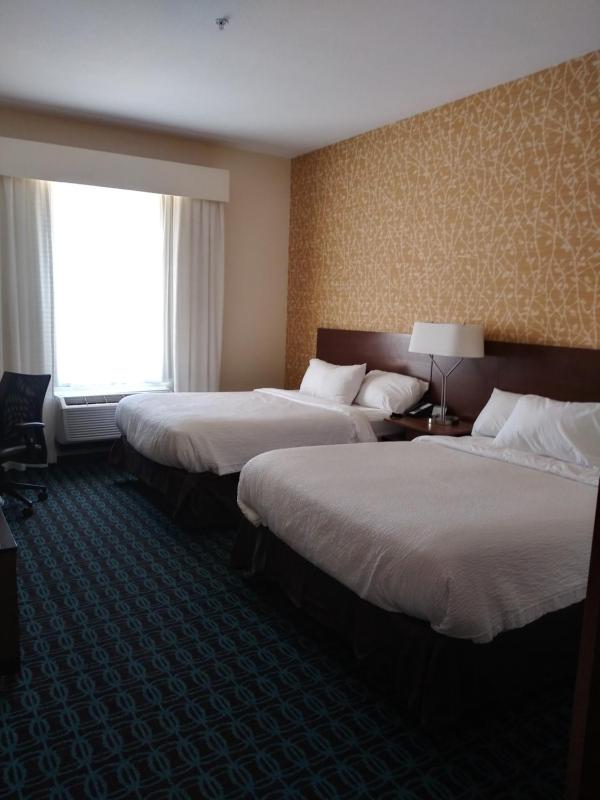 Queen Room with Two Queen Beds image 4
