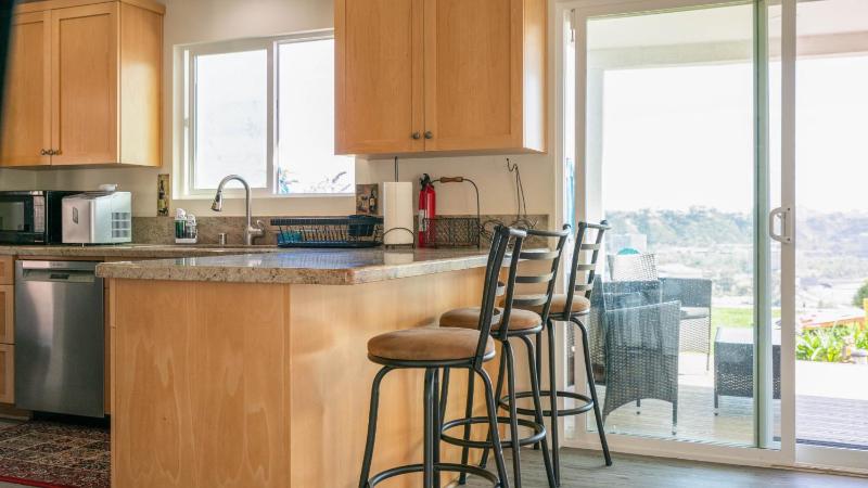 Home Ensuite with Panoramic City View - image 15