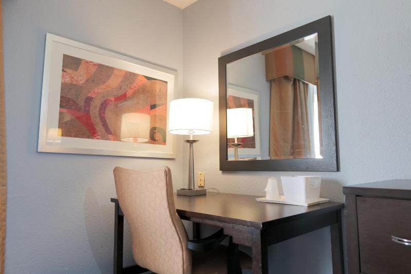 King Room - Accessible/Non-Smoking image 3