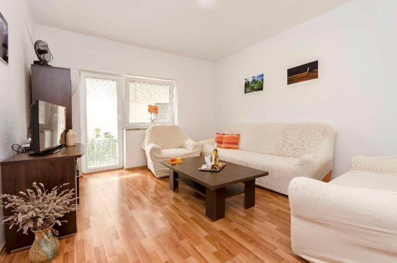 Apartment Orchid - image 25