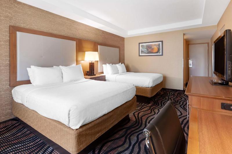 King Suite - Non-Smoking image 2