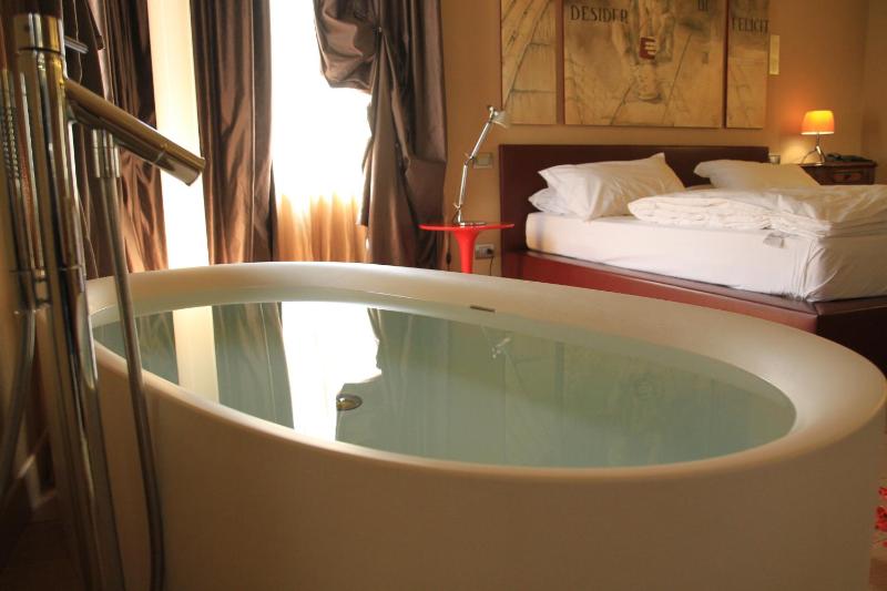 Suite with City View image 2
