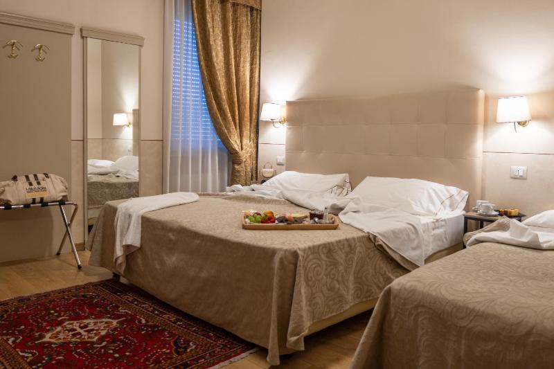 Standard Triple Room image 1