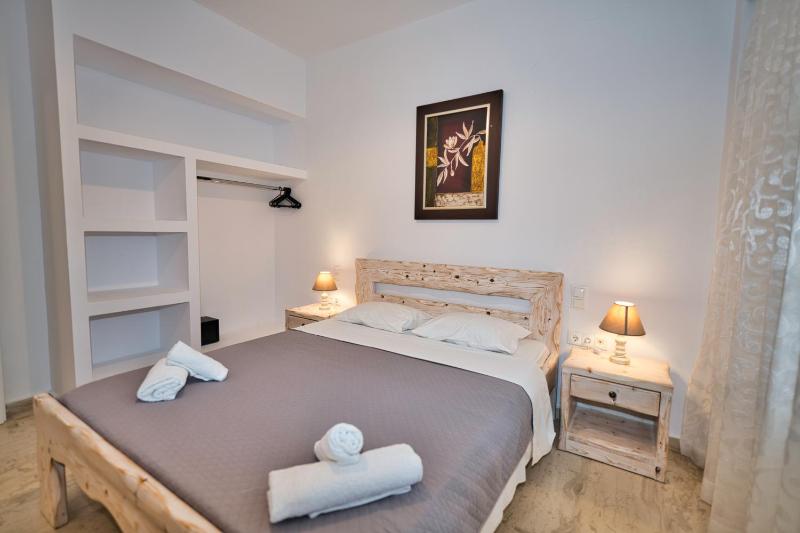 Superior One-Bedroom image 1