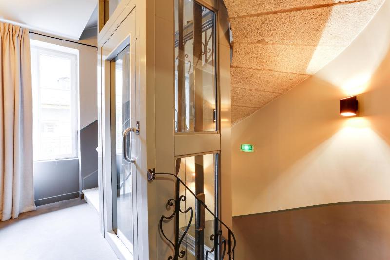 Family Two Bedroom Apartment - Mont Blanc View with Balcony image 1