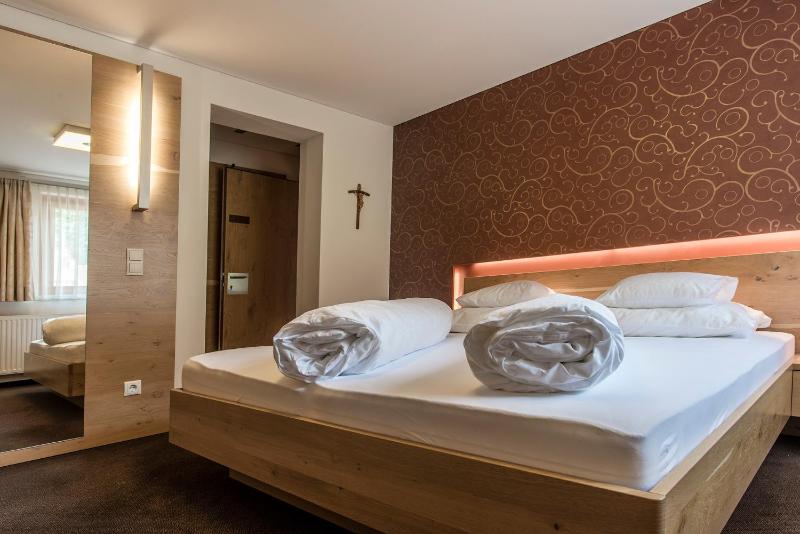 Budget Double Room image 4