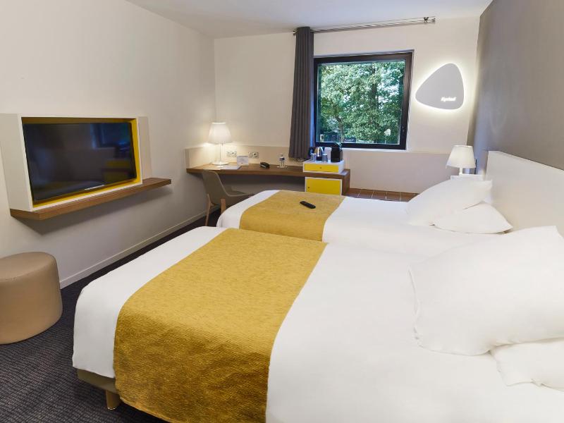 1 Double Bed  1 Single Bed image 3